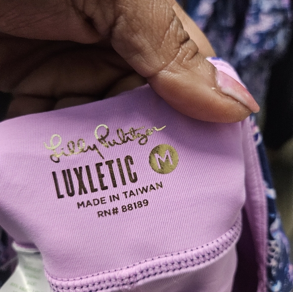 Lilly Pulitzer Luxletic Sabbia UPF 50+ skort in the Oyster Bay Navy On - Picture 3 of 9